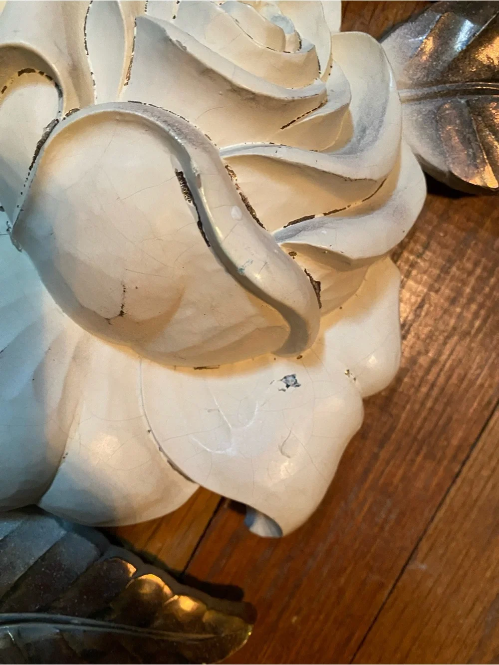 1962 Syroci Decorative White and Silver Rose Wall Art - Elegant Floral Accent